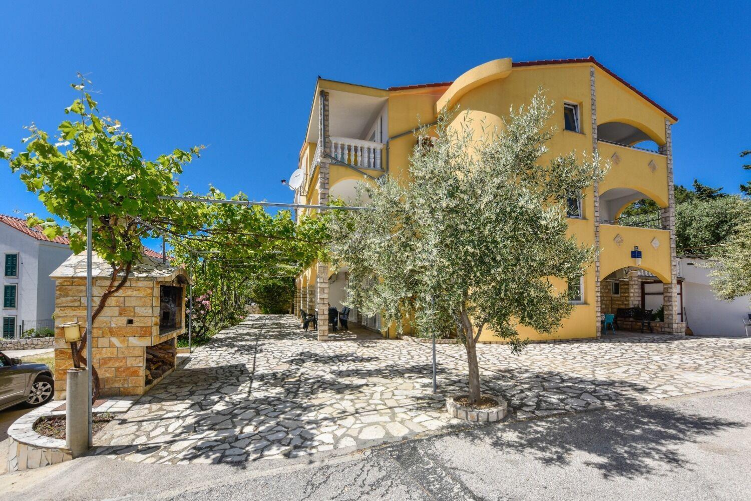 Apartments Mark - 200 M From Sea Новалья Экстерьер фото