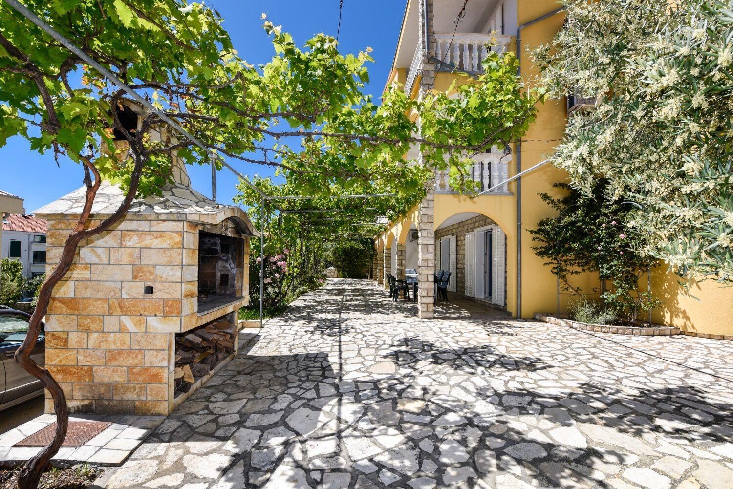 Apartments Mark - 200 M From Sea Новалья Экстерьер фото